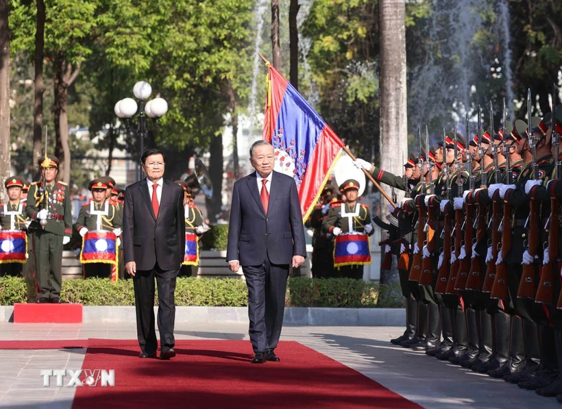 Lễ đón trọng thể Tổng Bí thư Tô Lâm tại thủ đô Vientiane của CHDCND Lào