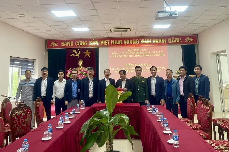 Phó Chủ tịch HĐND tỉnh Nguyễn Quang Hải thăm, chúc Tết các mẹ liệt sĩ và một số đơn vị