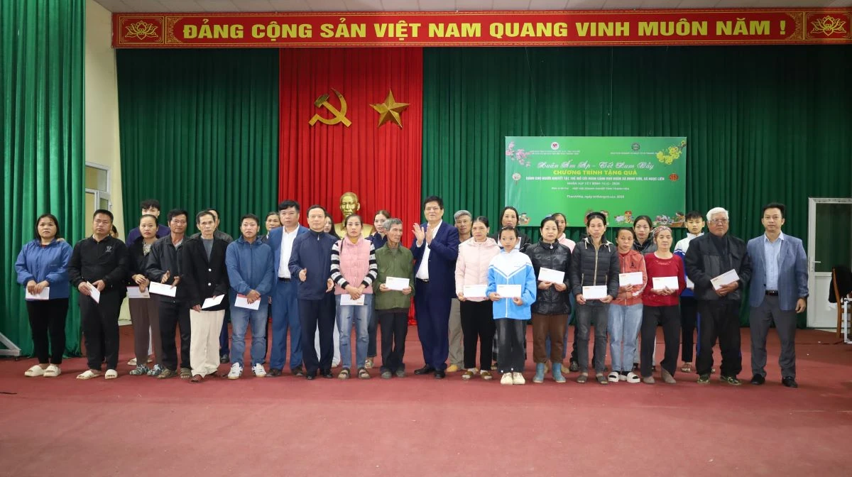 “Xuân ấm áp - Tết sum vầy” trao quà cho người khuyết tật, trẻ mồ côi có hoàn cảnh khó khăn