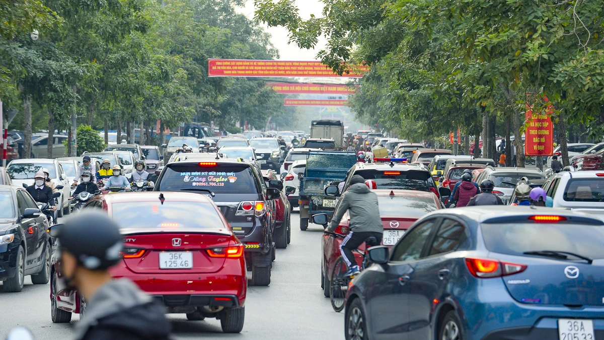 Cận Tết Nguyên đán, giao thông trung tâm Thanh Hóa “nóng” giờ cao điểm