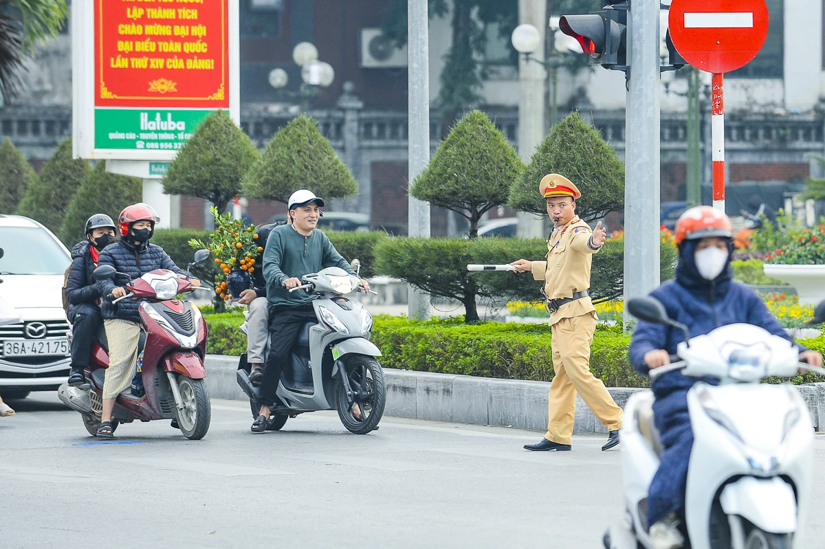 Cận Tết Nguyên đán, giao thông trung tâm Thanh Hóa “nóng” giờ cao điểm