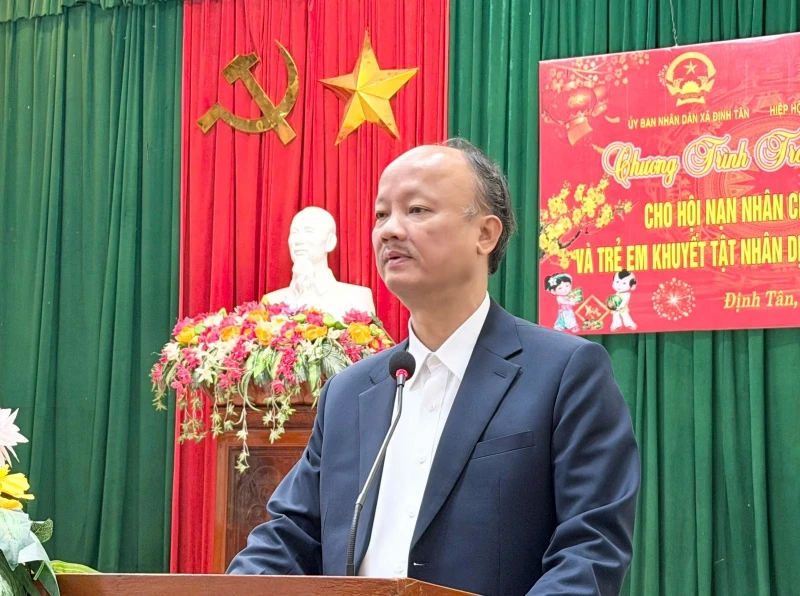 Hiệp hội Doanh nghiệp tỉnh trao nhiều phần quà Tết đến người dân khó khăn