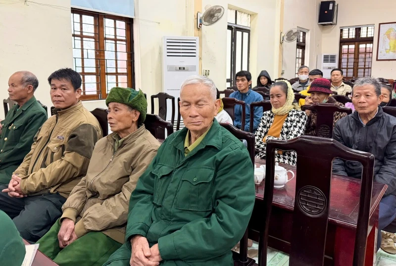 Hiệp hội Doanh nghiệp tỉnh trao nhiều phần quà Tết đến người dân khó khăn