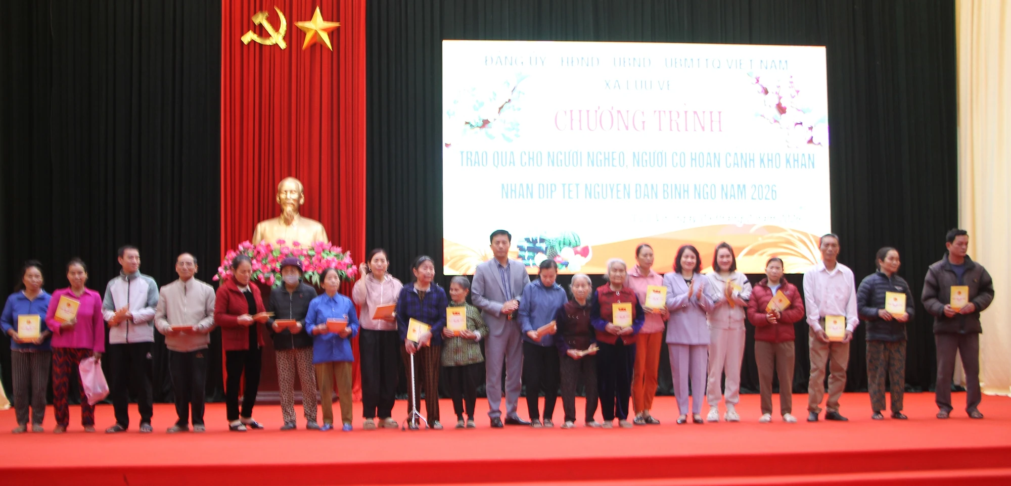 Xã Lưu Vệ và các đơn vị tài trợ trao gần 300 suất quà tết cho hộ nghèo, cận nghèo