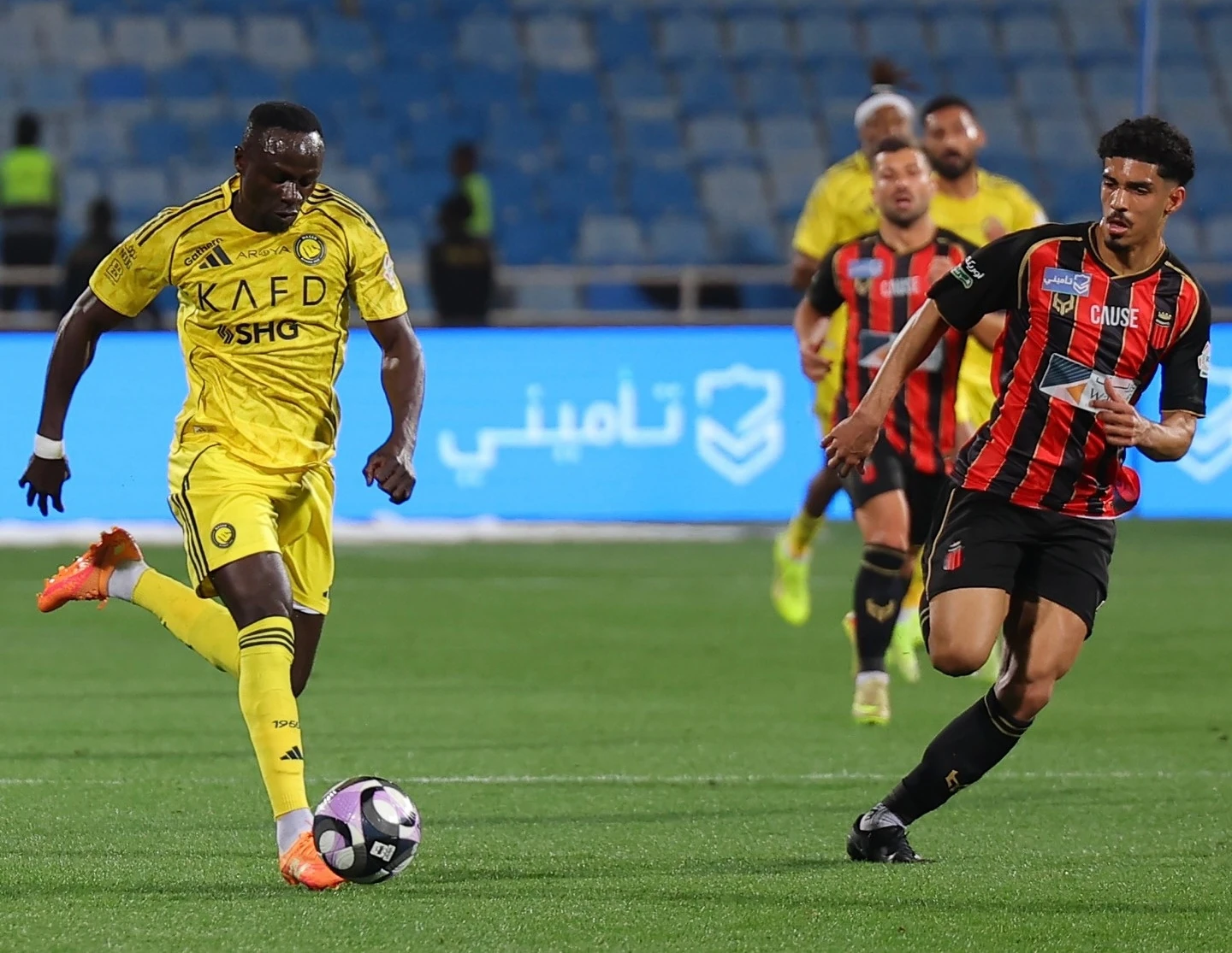 Lionel Messi trở lại châu Âu khoác áo Galatasaray?; Án phạt nặng cho HLV Ninh Bình FC