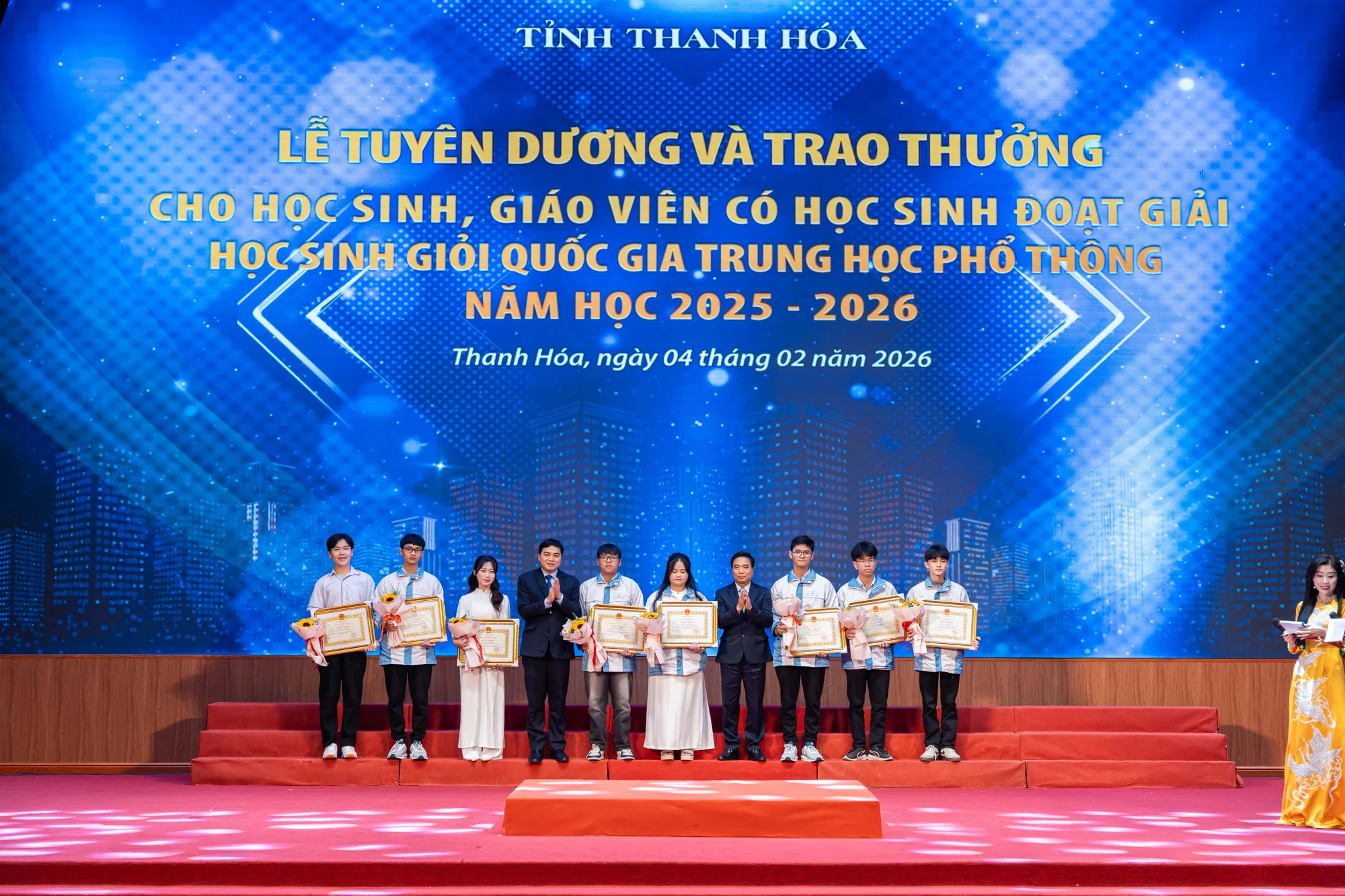 Tuyên dương, trao thưởng cho học sinh, giáo viên có học sinh đoạt giải học sinh giỏi Quốc gia THPT năm học 2025-2026