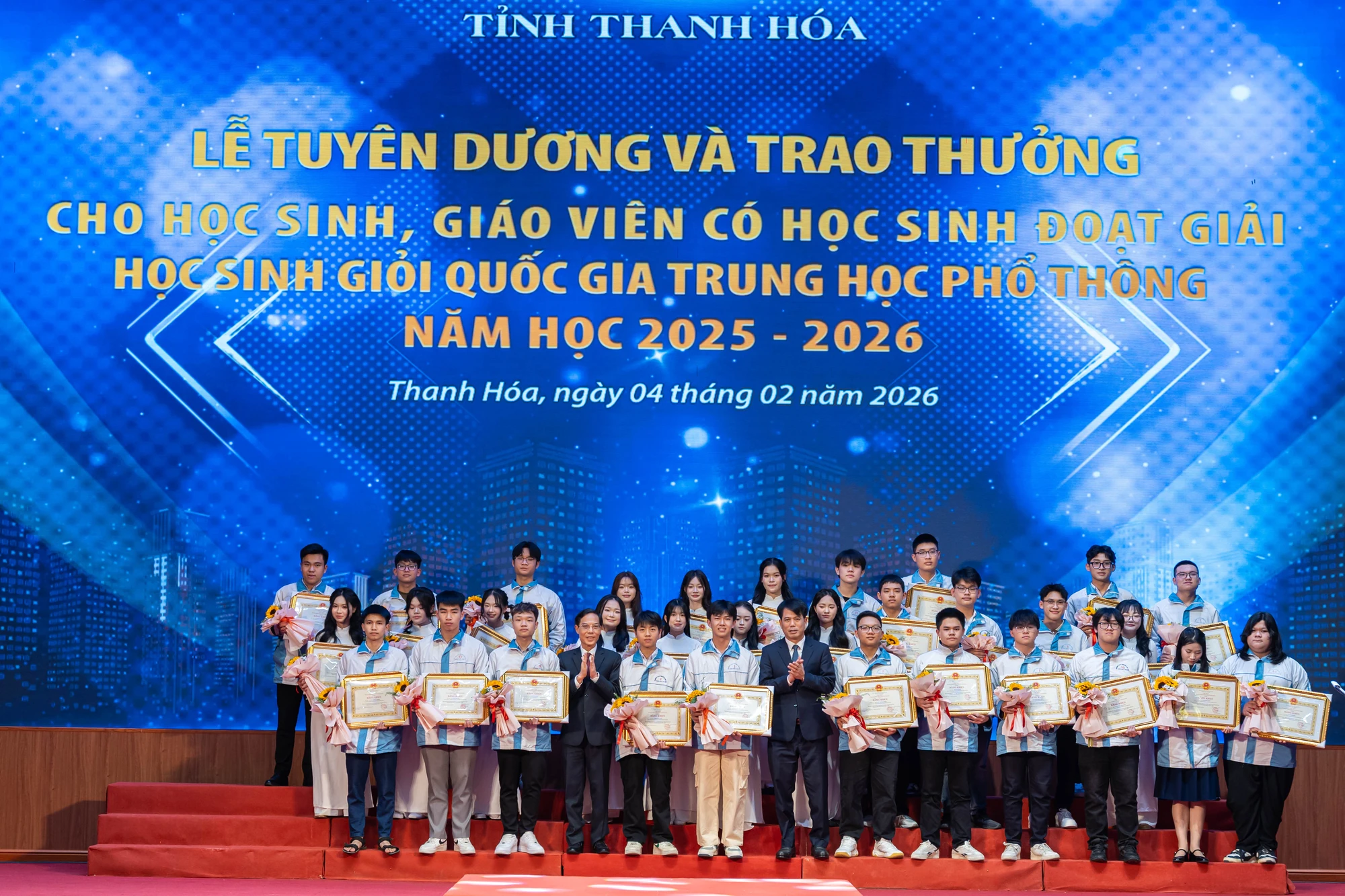 Tuyên dương, trao thưởng cho học sinh, giáo viên có học sinh đoạt giải học sinh giỏi Quốc gia THPT năm học 2025-2026