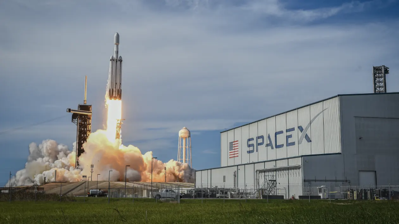 SpaceX mua xAI, xác lập thương vụ sáp nhập lớn nhất thế giới