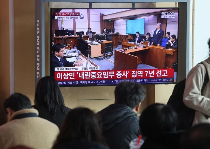 Cựu bộ trưởng nội vụ Hàn Quốc bị kết án 7 năm tù liên quan vụ thiết quân luật