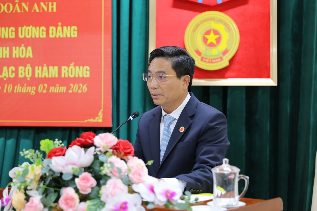 Bí thư Tỉnh ủy Nguyễn Doãn Anh nói chuyện, chúc Tết hội viên Câu lạc bộ Hàm Rồng