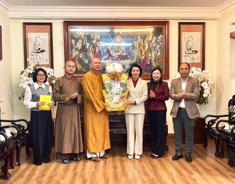 Phó Chủ tịch Thường trực Ủy ban MTTQ tỉnh Đỗ Thị Toán thăm, chúc Tết các cơ sở tôn giáo