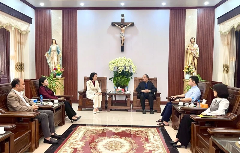 Phó Chủ tịch Thường trực Ủy ban MTTQ tỉnh Đỗ Thị Toán thăm, chúc Tết các cơ sở tôn giáo