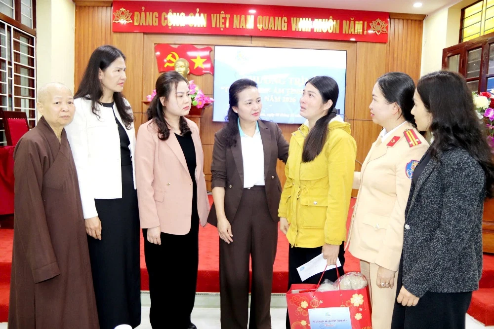 Gần 6 tỷ đồng tặng quà, mô hình sinh kế cho hội viên, phụ nữ