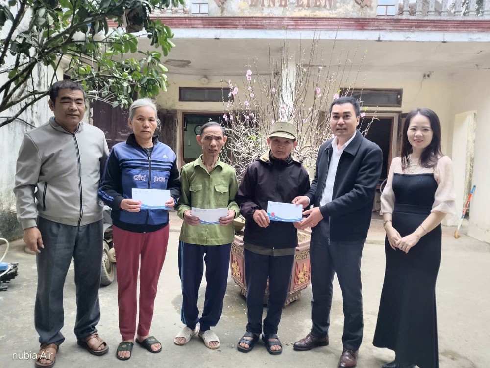 Liên minh HTX tỉnh thăm, tặng quà Tết thành viên có hoàn cảnh khó khăn