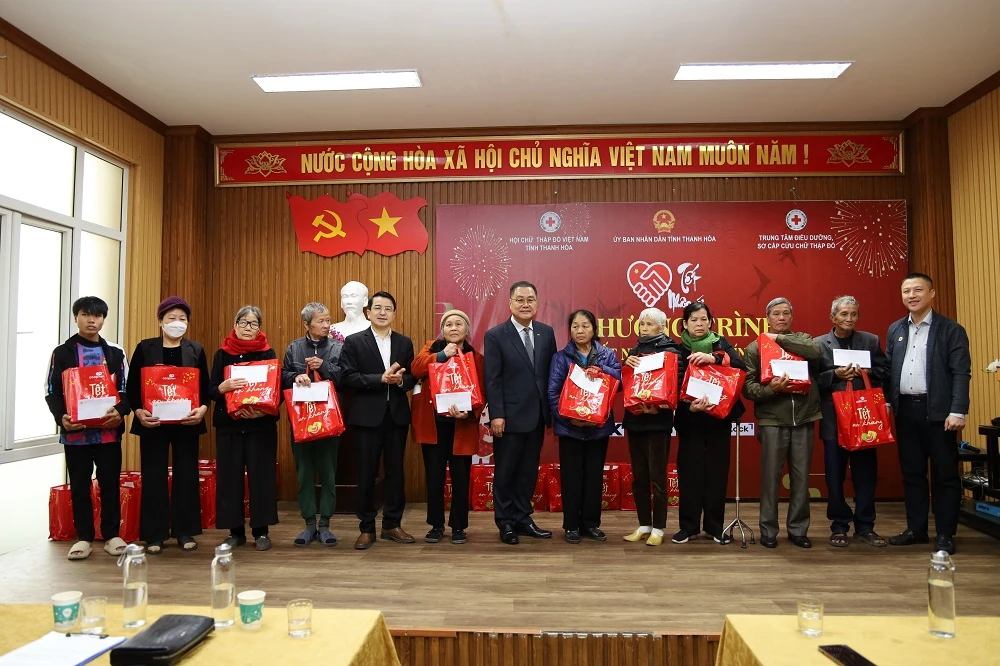 Gần 71.400 suất quà được trao từ phong trào “Tết Nhân ái” Xuân Bính Ngọ