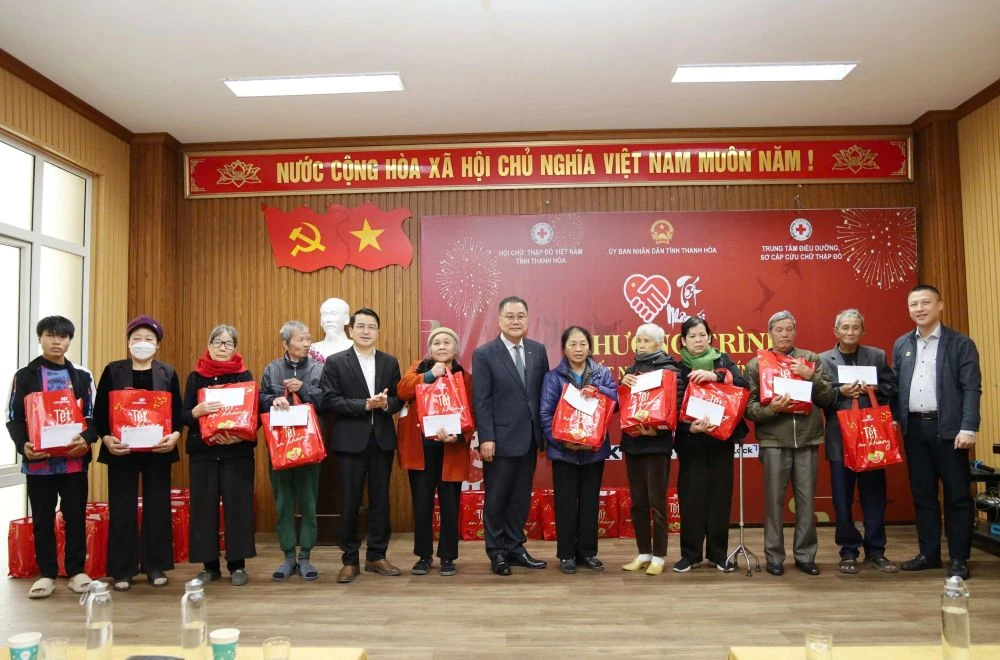 Hội chợ “Tết Nhân ái” Xuân Bính Ngọ hỗ trợ 430 người có hoàn cảnh khó khăn