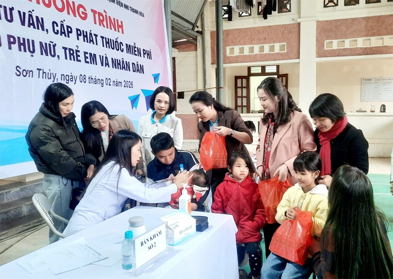 Ấm tình biên cương