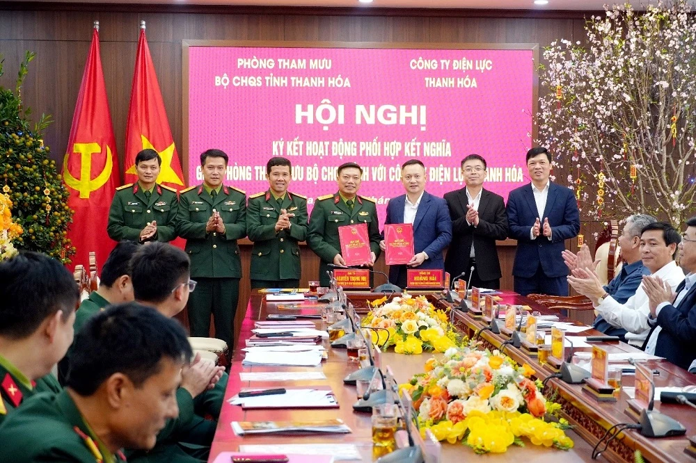 Công ty Điện lực Thanh Hóa và Bộ Chỉ huy Quân sự tỉnh ký kết hoạt động phối hợp, kết nghĩa