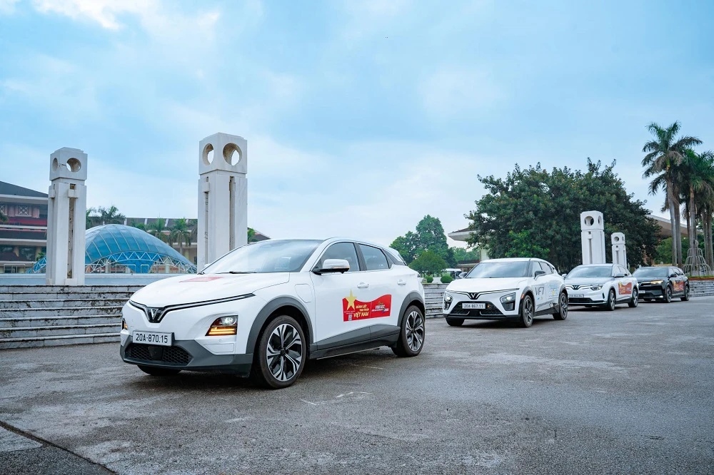 Ưu đãi dồn dập dịp Tết, VinFast VF 6 giải bài toán chi phí cho gia đình trẻ