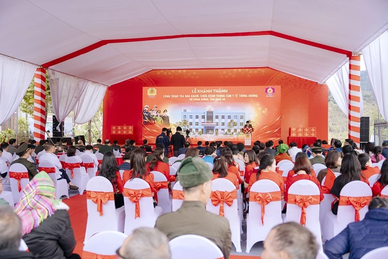 Sun Group tài trợ gói thiết bị y tế trị giá 12 tỷ đồng cho Trung tâm y tế Tương Dương