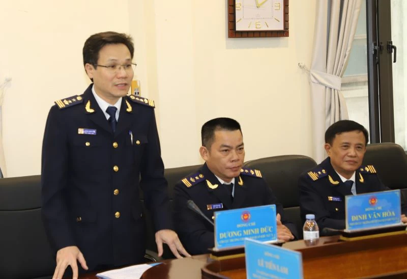 Phó Chủ tịch Thường trực HĐND tỉnh Lê Tiến Lam chúc Tết cơ quan Hải quan và Kho bạc Nhà nước