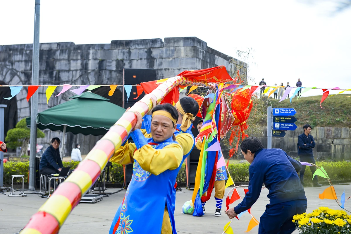 Tái hiện lễ thượng nêu, gìn giữ hồn Tết Việt tại Thành Nhà Hồ