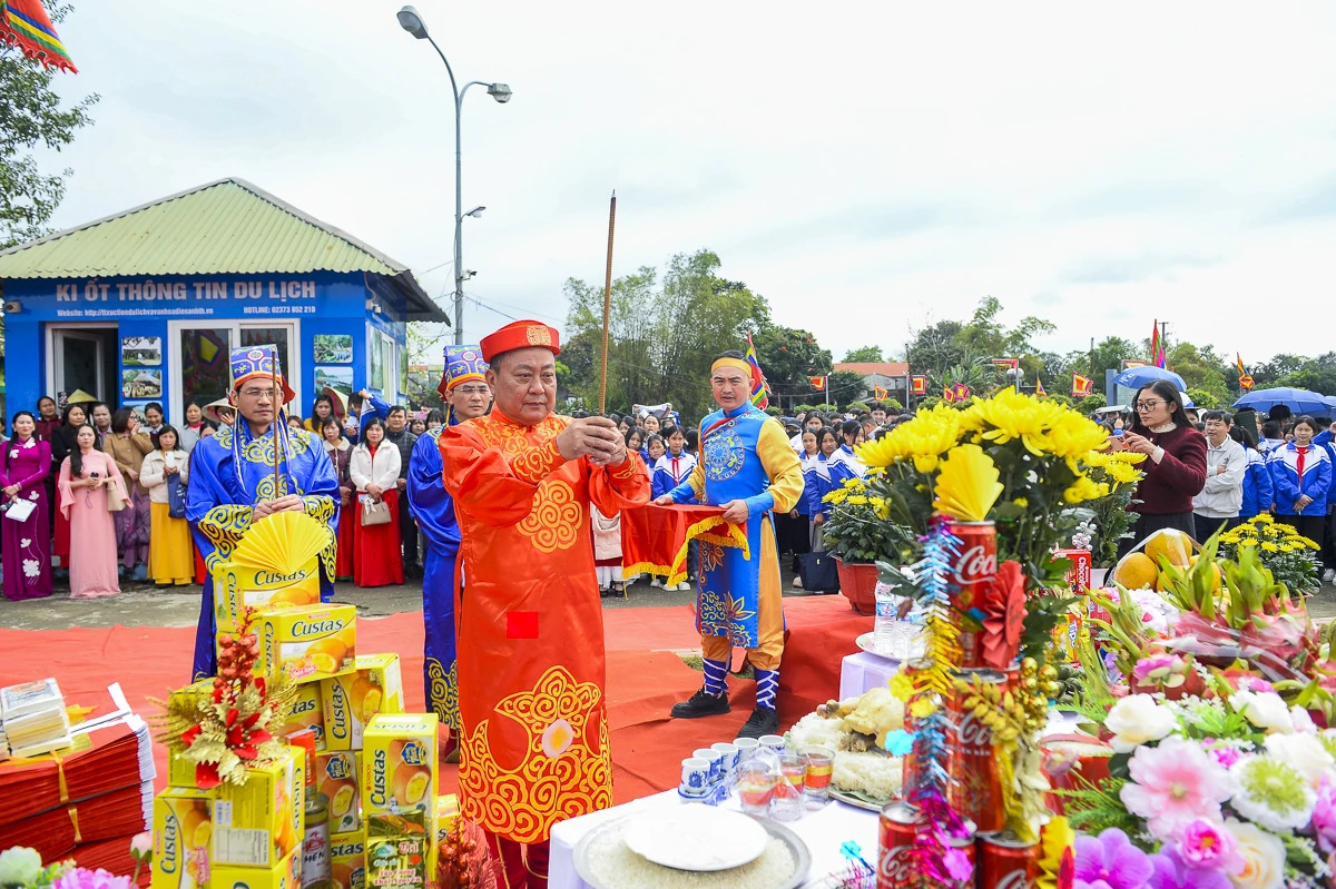 Tái hiện lễ thượng nêu, gìn giữ hồn Tết Việt tại Thành Nhà Hồ