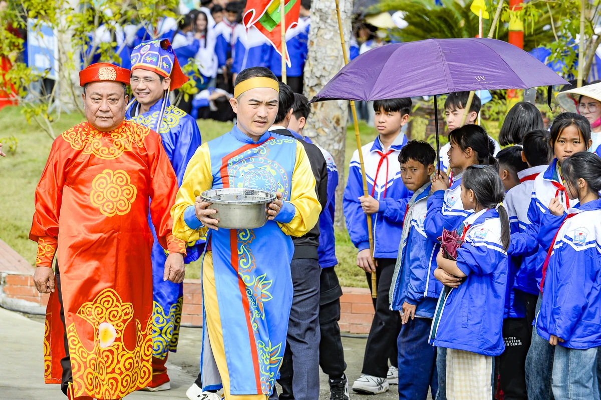 Tái hiện lễ thượng nêu, gìn giữ hồn Tết Việt tại Thành Nhà Hồ