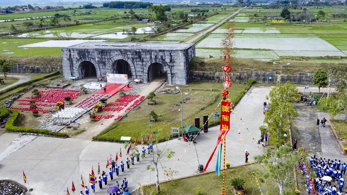 Tái hiện lễ thượng nêu, gìn giữ hồn Tết Việt tại Thành Nhà Hồ