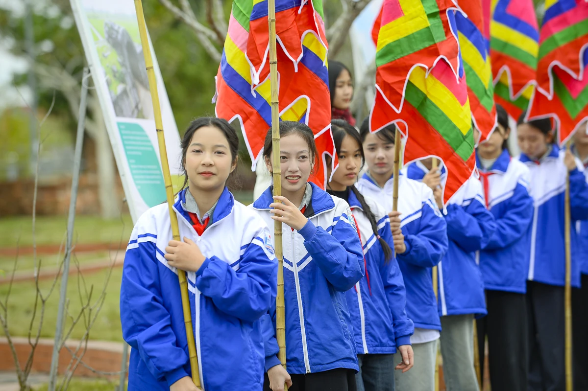 Tái hiện lễ thượng nêu, gìn giữ hồn Tết Việt tại Thành Nhà Hồ