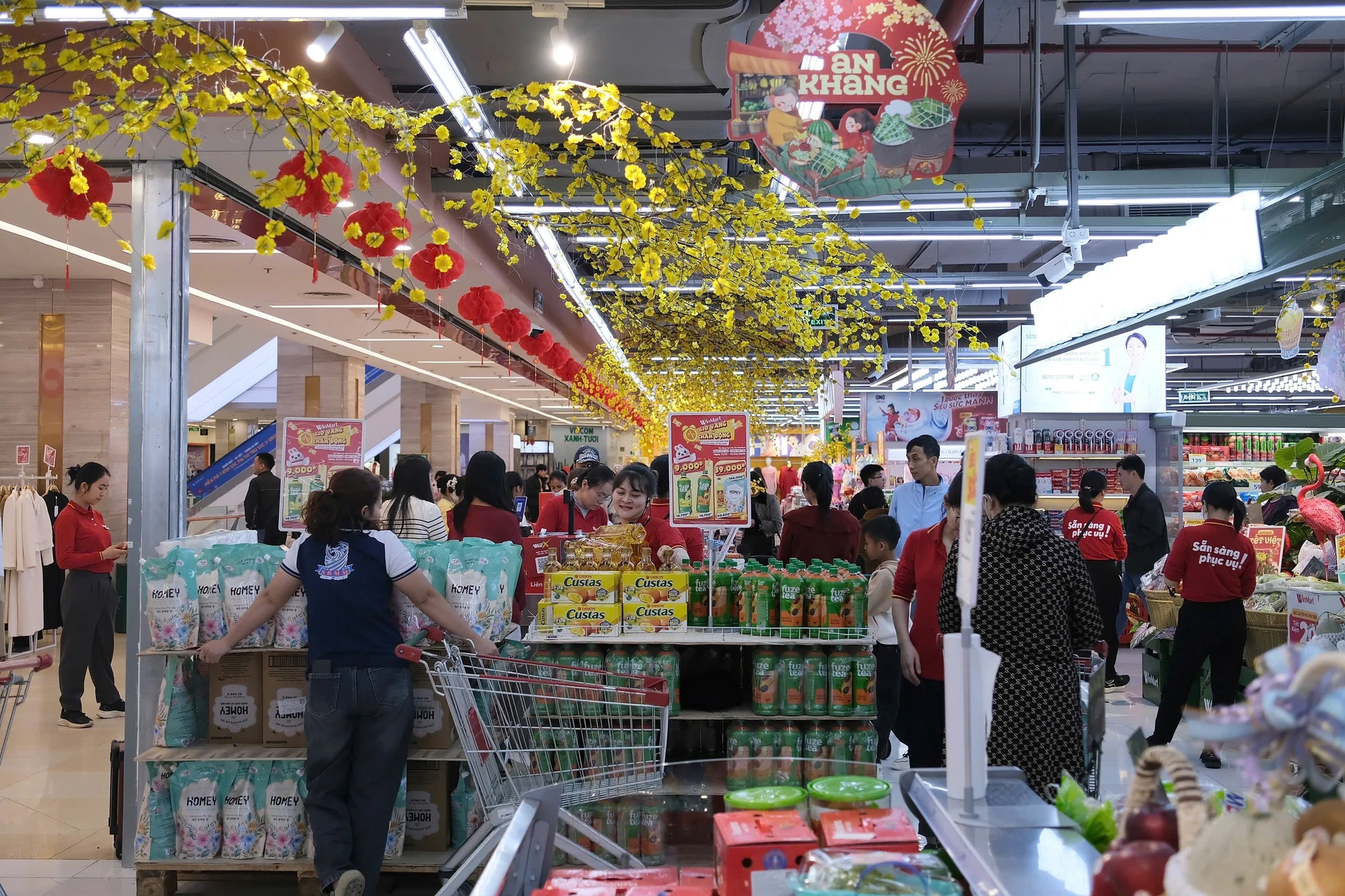 Từ cao điểm mua sắm đến tiêu dùng bền vững: Những chuyển động của thị trường ngày giáp Tết