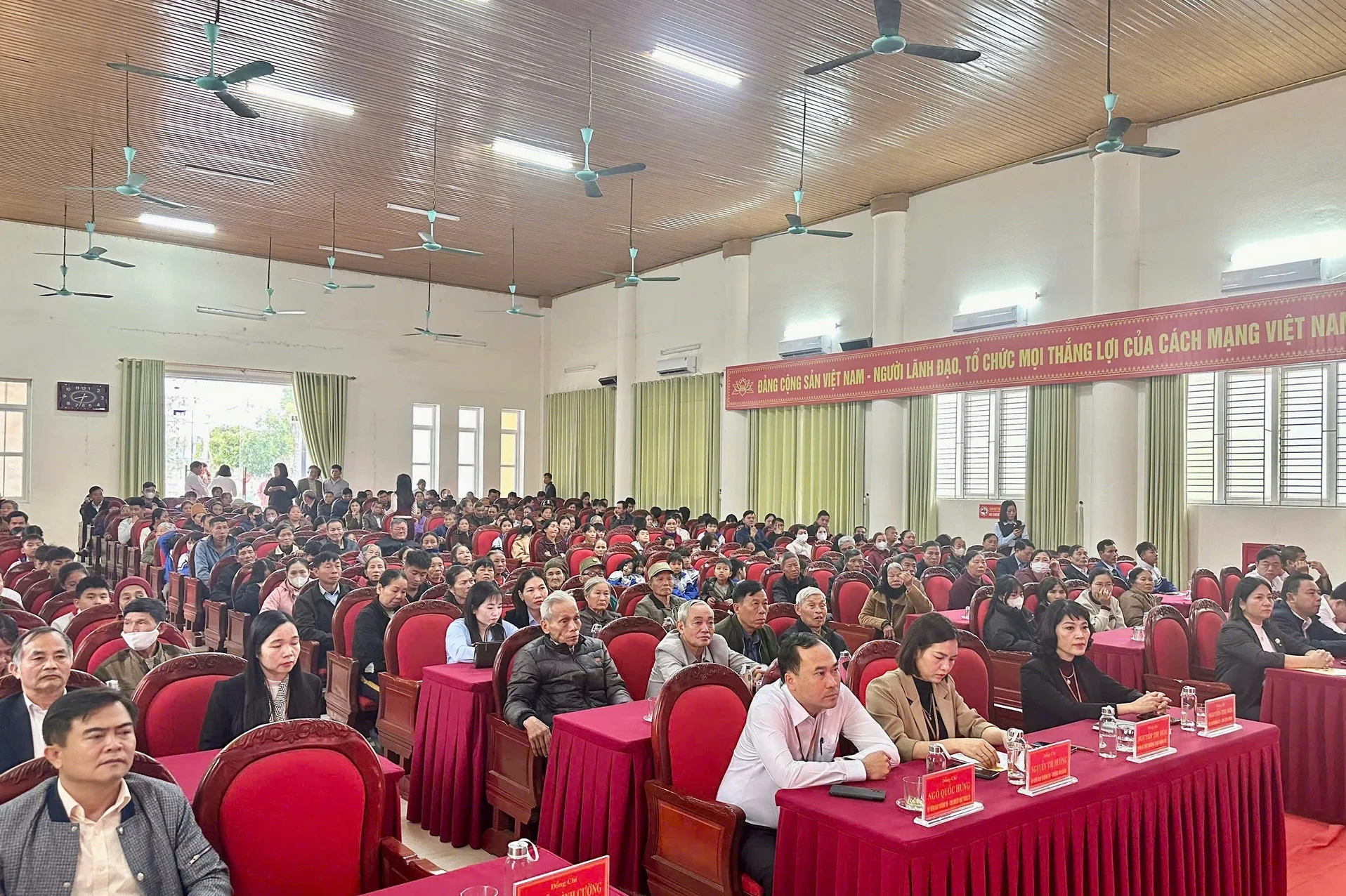 Xã Quảng Ninh trao hơn 1.400 suất quà Tết cho các hộ nghèo, hộ có hoàn cảnh khó khăn