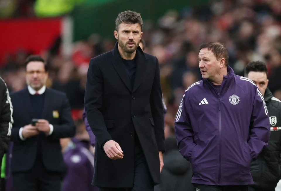 Man City ngược dòng lịch sử tại Anfield; Địa chấn tại Thống Nhất và Hàng Đẫy