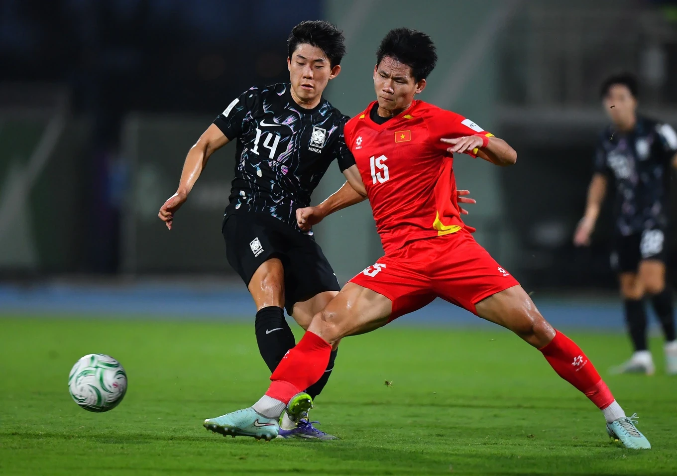 Bóng đá Việt Nam có suất đặc cách tham dự Asiad 2026; Man Utd thoát hiểm kịch tính