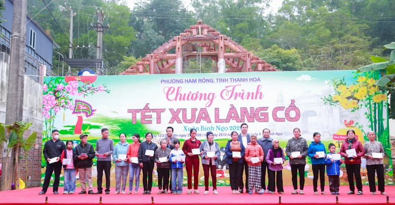 Rộn ràng không khí Tết xưa làng cổ Đông Sơn