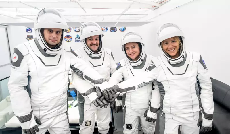 Tàu vũ trụ Dragon Crew-12 của SpaceX kết nối với trạm vũ trụ quốc tế ISS
