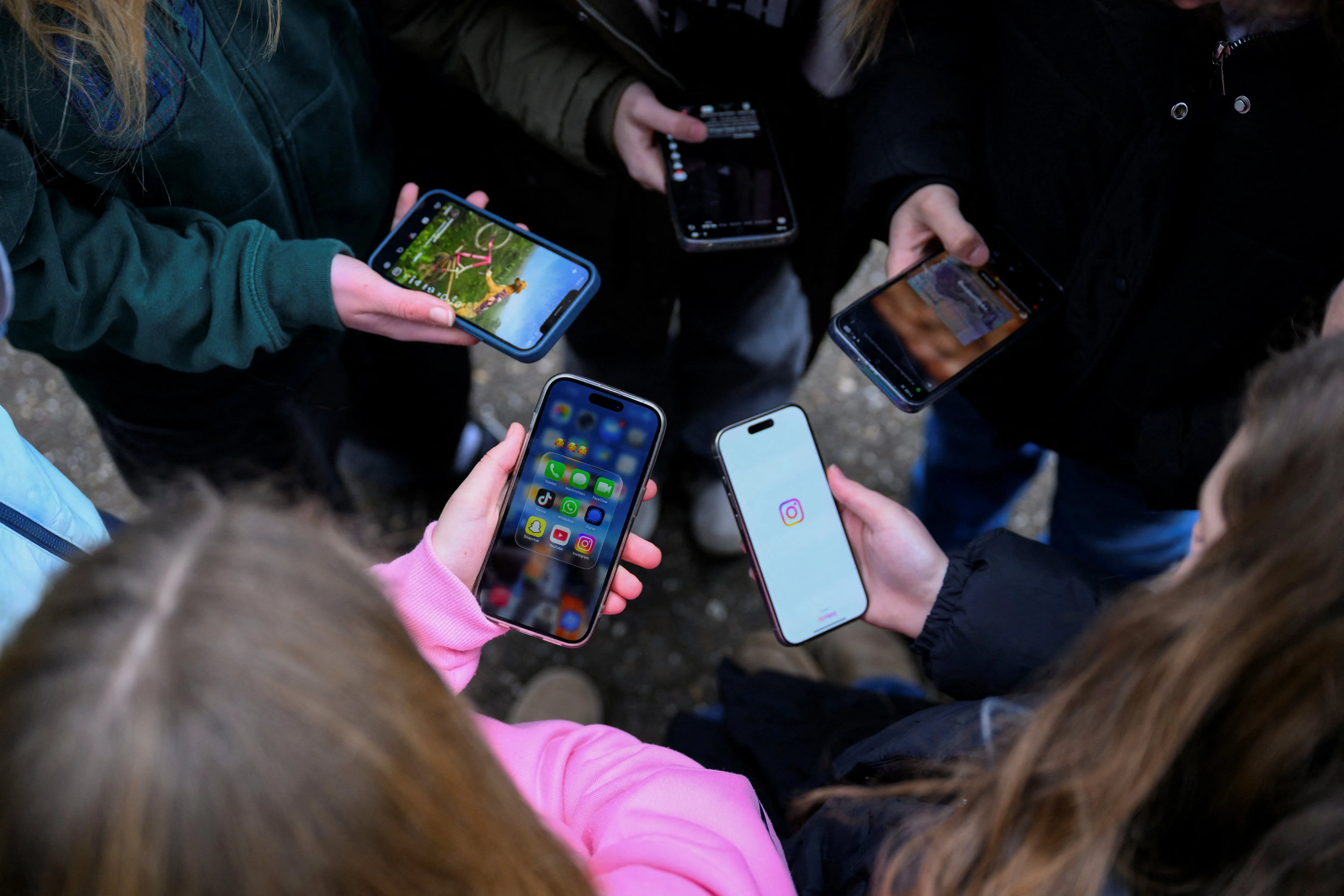 Đức: Đảng cầm quyền ủng hộ cấm trẻ dưới 14 tuổi dùng mạng xã hội