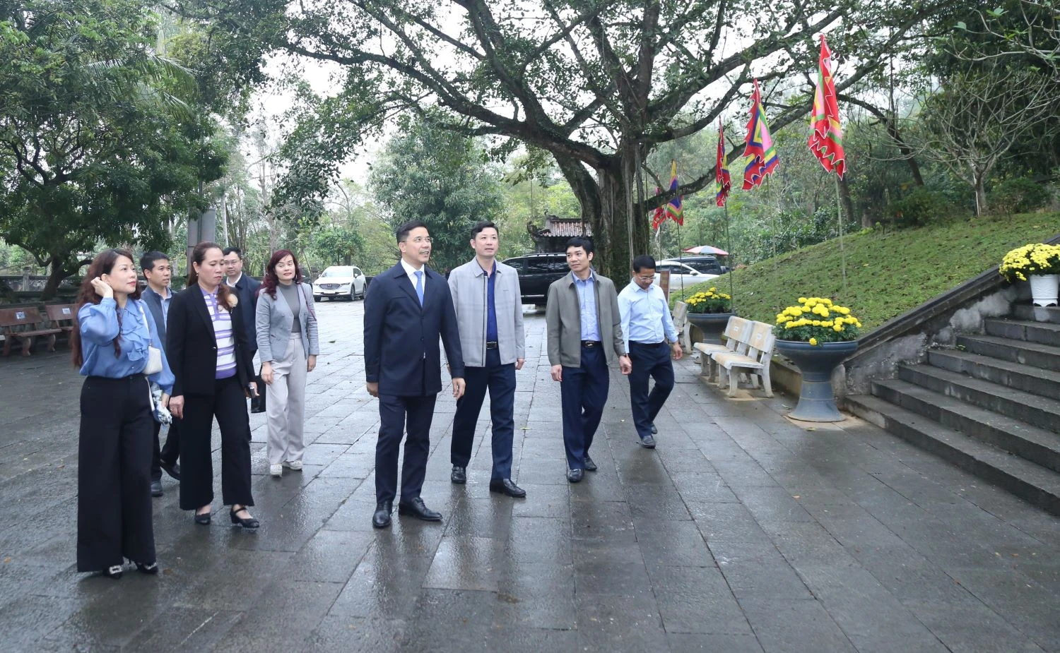 Phó Bí thư Thường trực Tỉnh ủy Nguyễn Hồng Phong chúc thọ CLB Hàm Rồng, kiểm tra công tác lễ hội đầu năm tại Đền Bà Triệu