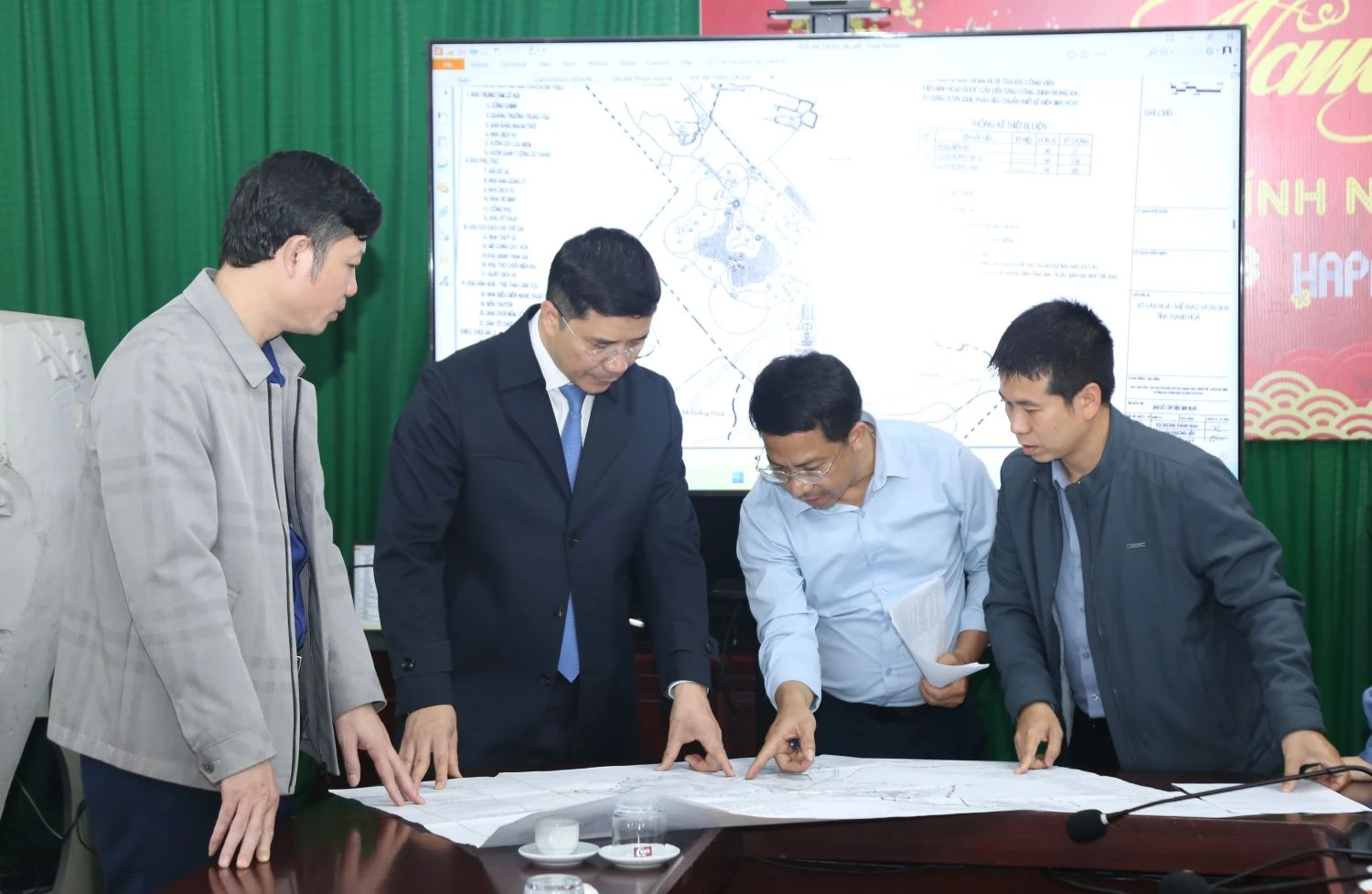 Phó Bí thư Thường trực Tỉnh ủy Nguyễn Hồng Phong chúc thọ CLB Hàm Rồng, kiểm tra công tác lễ hội đầu năm tại Đền Bà Triệu