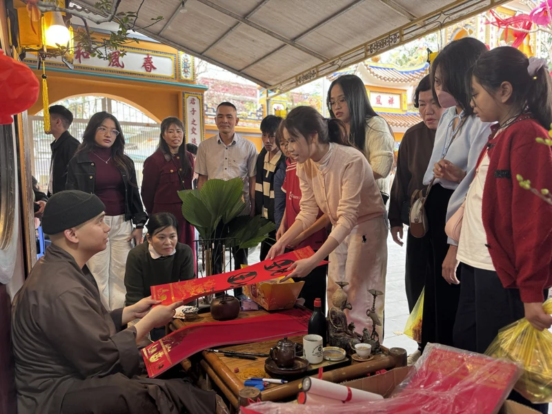 Xuân khai lộc - chữ mở đường