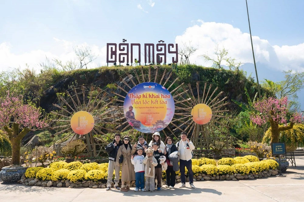 Hà Nội, Sa Pa, Hạ Long, Hà Nam nhộn nhịp khách du xuân ngay từ những ngày đầu năm mới