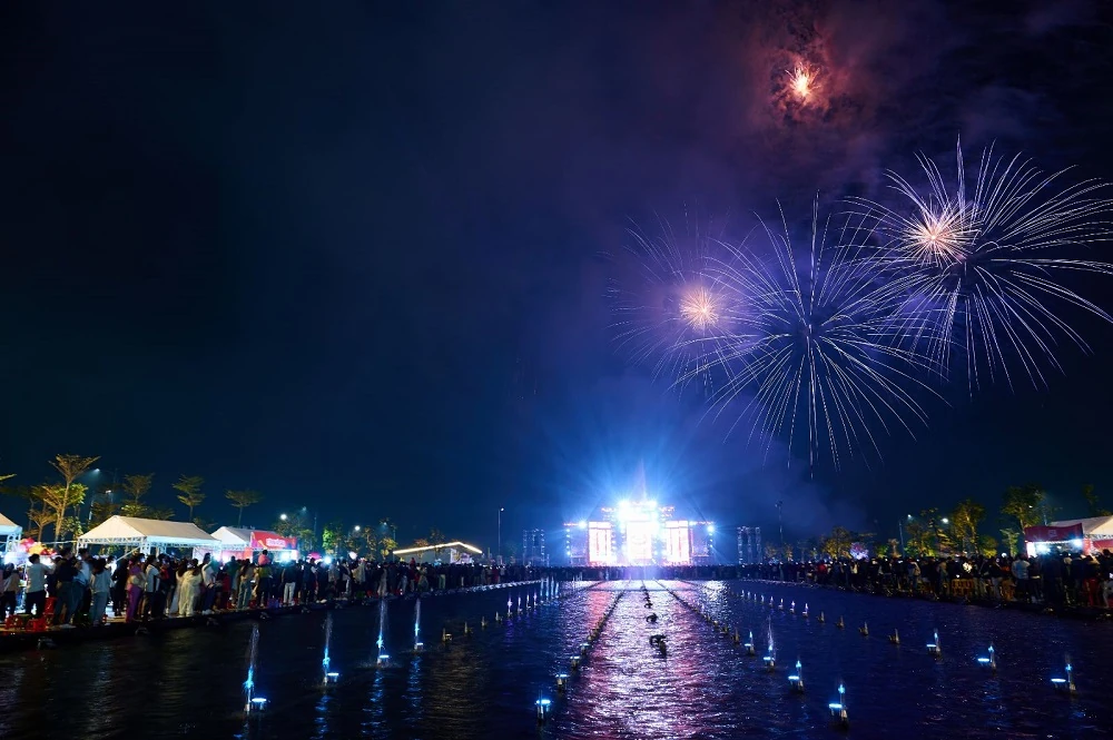 Hà Nội, Sa Pa, Hạ Long, Hà Nam nhộn nhịp khách du xuân ngay từ những ngày đầu năm mới