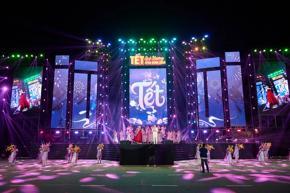 Hà Nội, Sa Pa, Hạ Long, Hà Nam nhộn nhịp khách du xuân ngay từ những ngày đầu năm mới