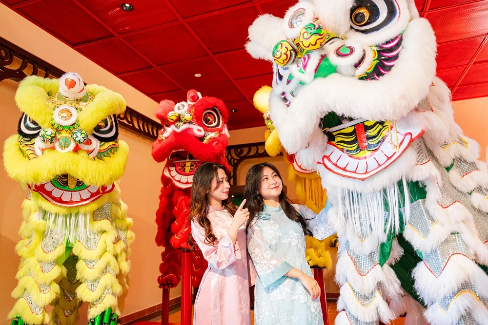 Hàng nghìn du khách đón Tết Bính Ngọ cùng hơn triệu bông tulip tại Sun World Ba Na Hills