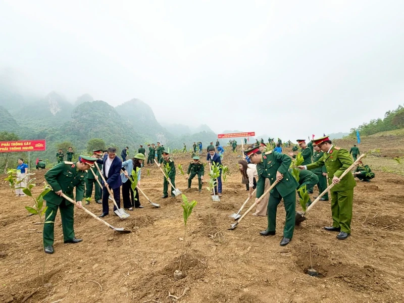 Cục Quân khí phát động “Tết trồng cây đời đời nhớ ơn Bác Hồ” tại xã Yên Thọ