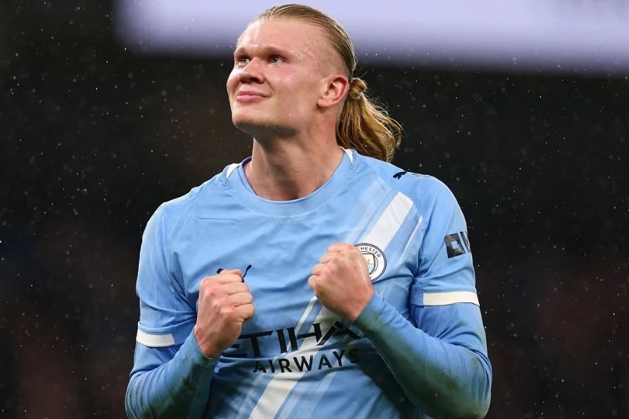 Đình Bắc gây bất ngờ khi không tăng giá chuyển nhượng; Cristiano Ronaldo lập kỷ lục vô tiền khoáng hậu