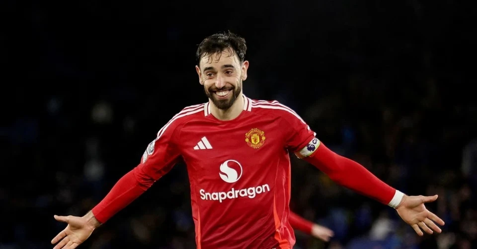 Đình Bắc gây bất ngờ khi không tăng giá chuyển nhượng; Cristiano Ronaldo lập kỷ lục vô tiền khoáng hậu