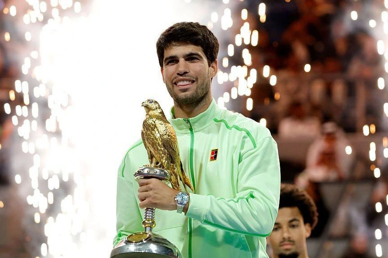 Đình Bắc gây bất ngờ khi không tăng giá chuyển nhượng; Cristiano Ronaldo lập kỷ lục vô tiền khoáng hậu