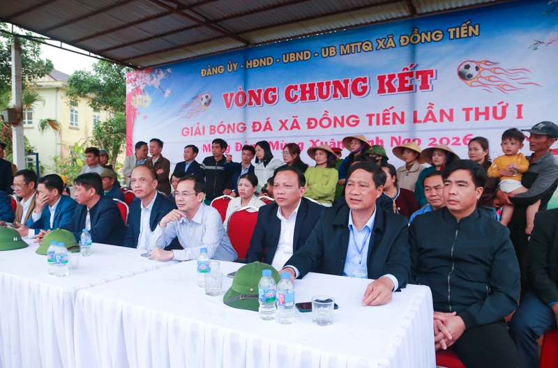 Giải bóng đá mừng Đảng, mừng Xuân xã Đồng Tiến thành công rực rỡ