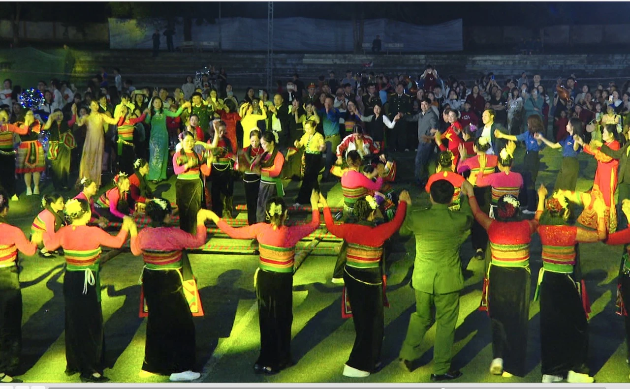 Hồi Xuân rộn ràng đón giao thừa Xuân Bính Ngọ 2026